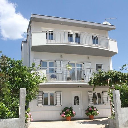 Apartman Karic 特罗吉尔 外观 照片