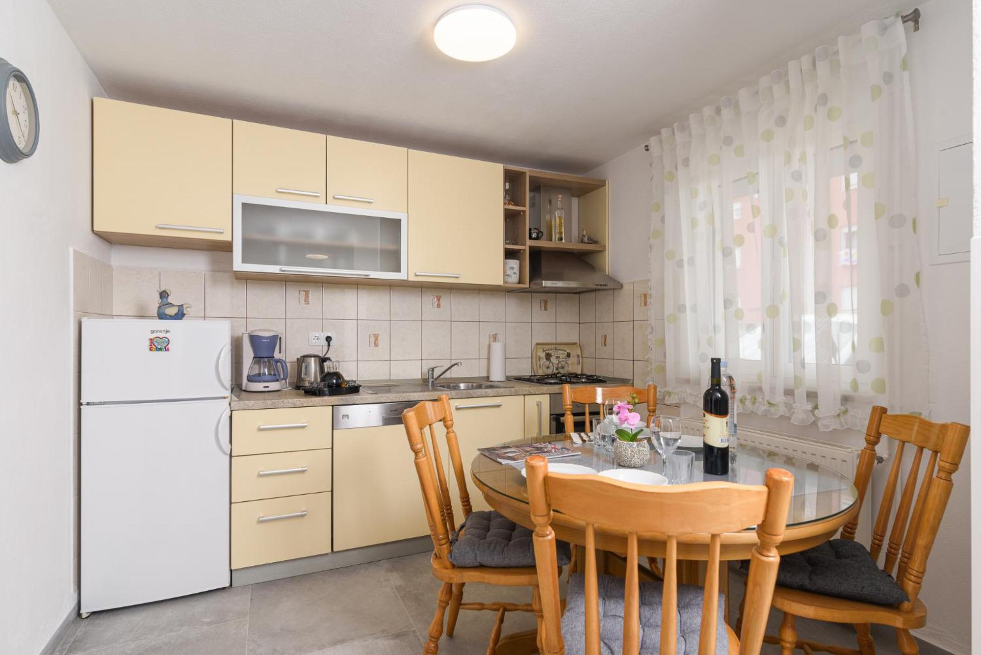 Apartman Karic 特罗吉尔 外观 照片