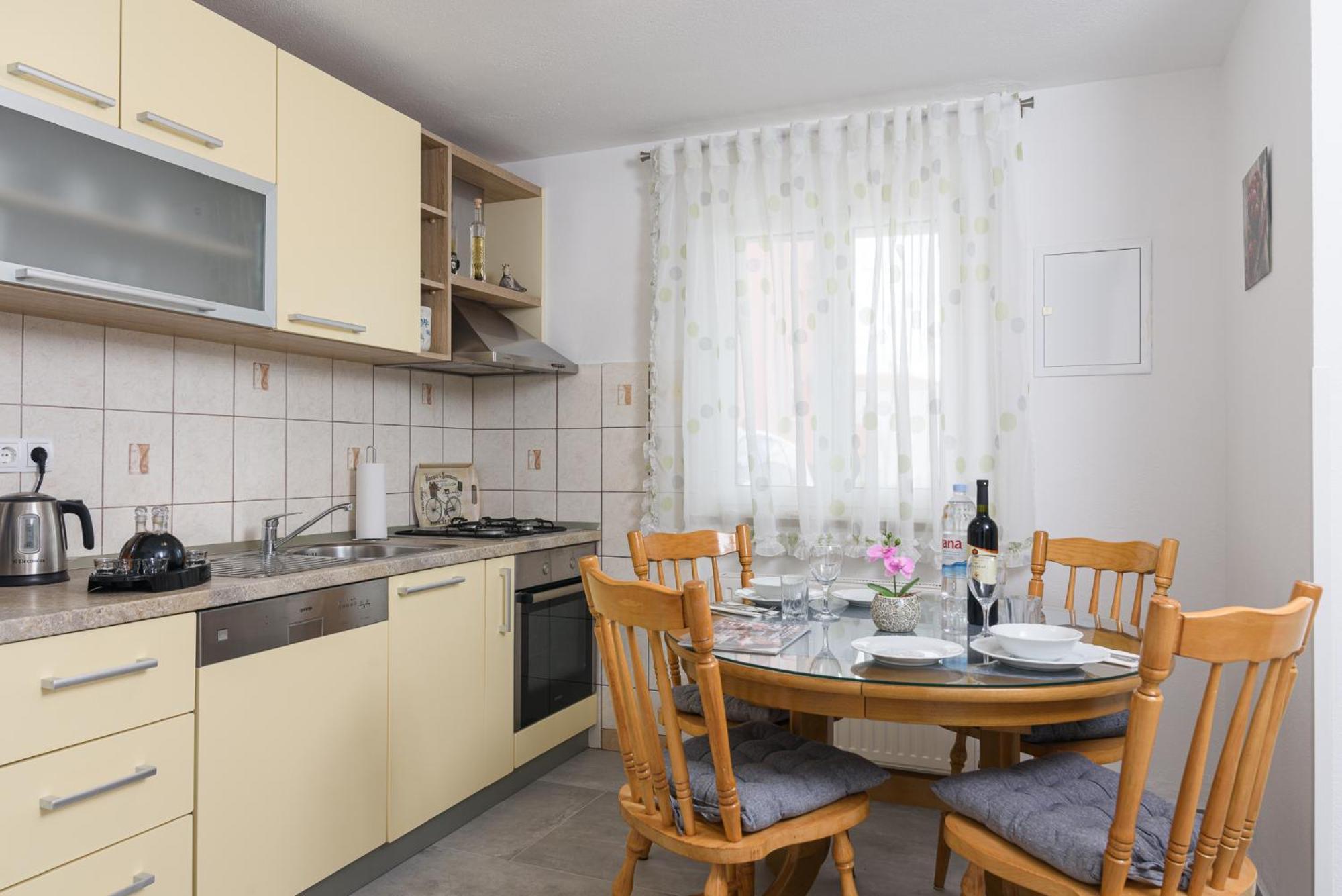 Apartman Karic 特罗吉尔 外观 照片